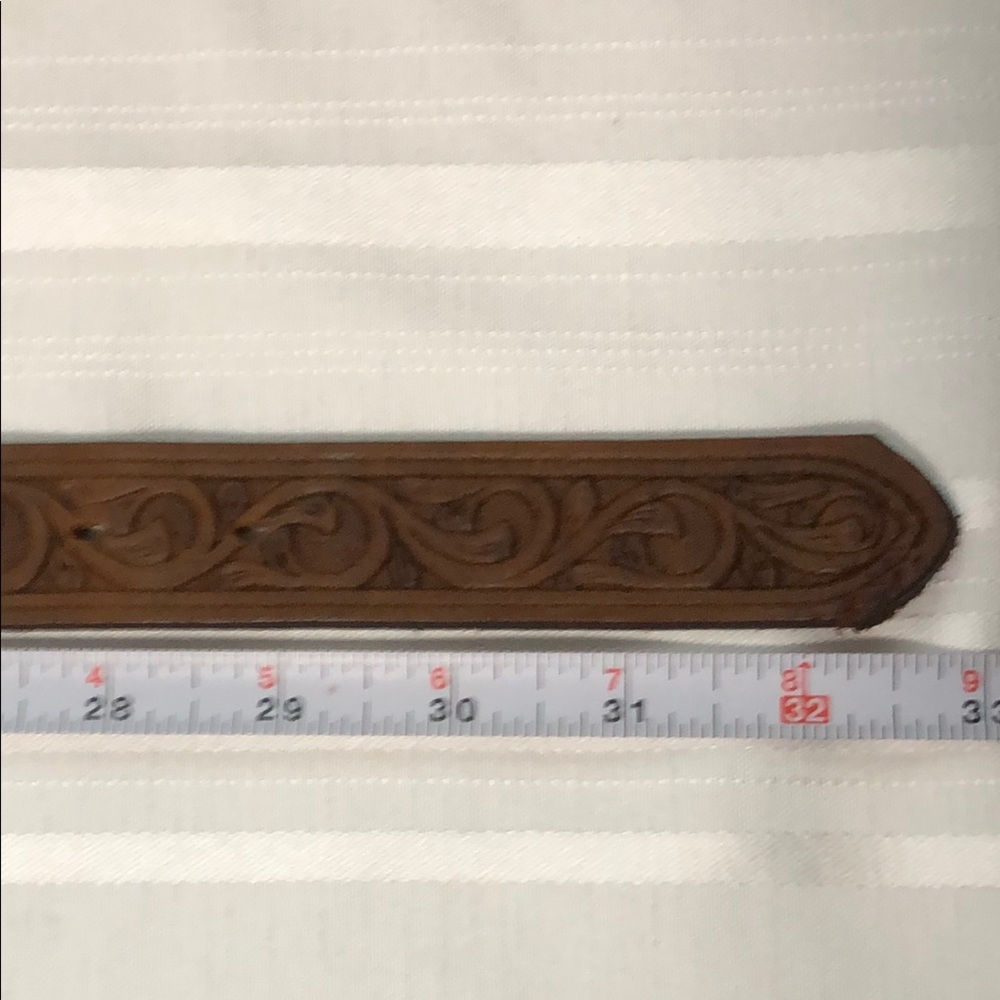 Women’s Justin Leather western style belt Sz 28 Brown Leather with heart buckle - Picture 8 of 16